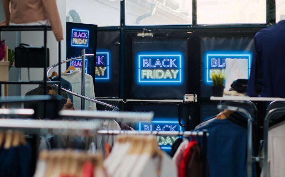 black-friday-sales-day-shopping-center-retail-shop-decorated-with-big-sales-labels-discounted-items-empty-fashion-boutique-with-cheap-clothes-clearance-outlet-concept