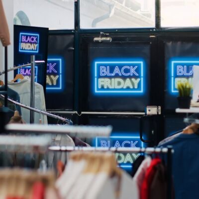 black-friday-sales-day-shopping-center-retail-shop-decorated-with-big-sales-labels-discounted-items-empty-fashion-boutique-with-cheap-clothes-clearance-outlet-concept